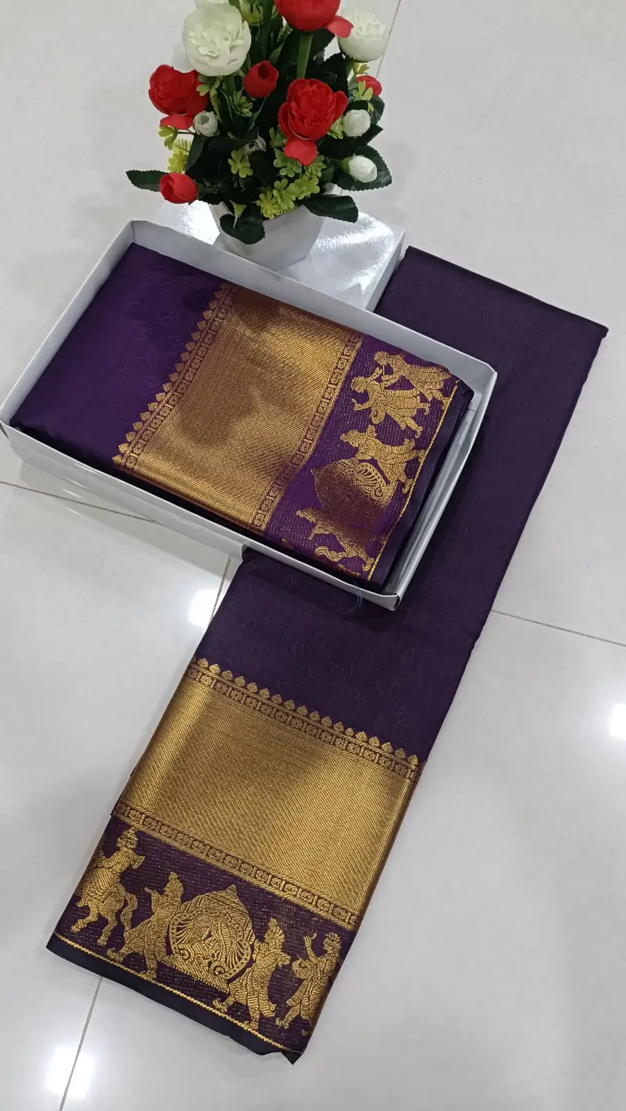 Royal Procession Motif Jacquard Border Soft Silk Saree